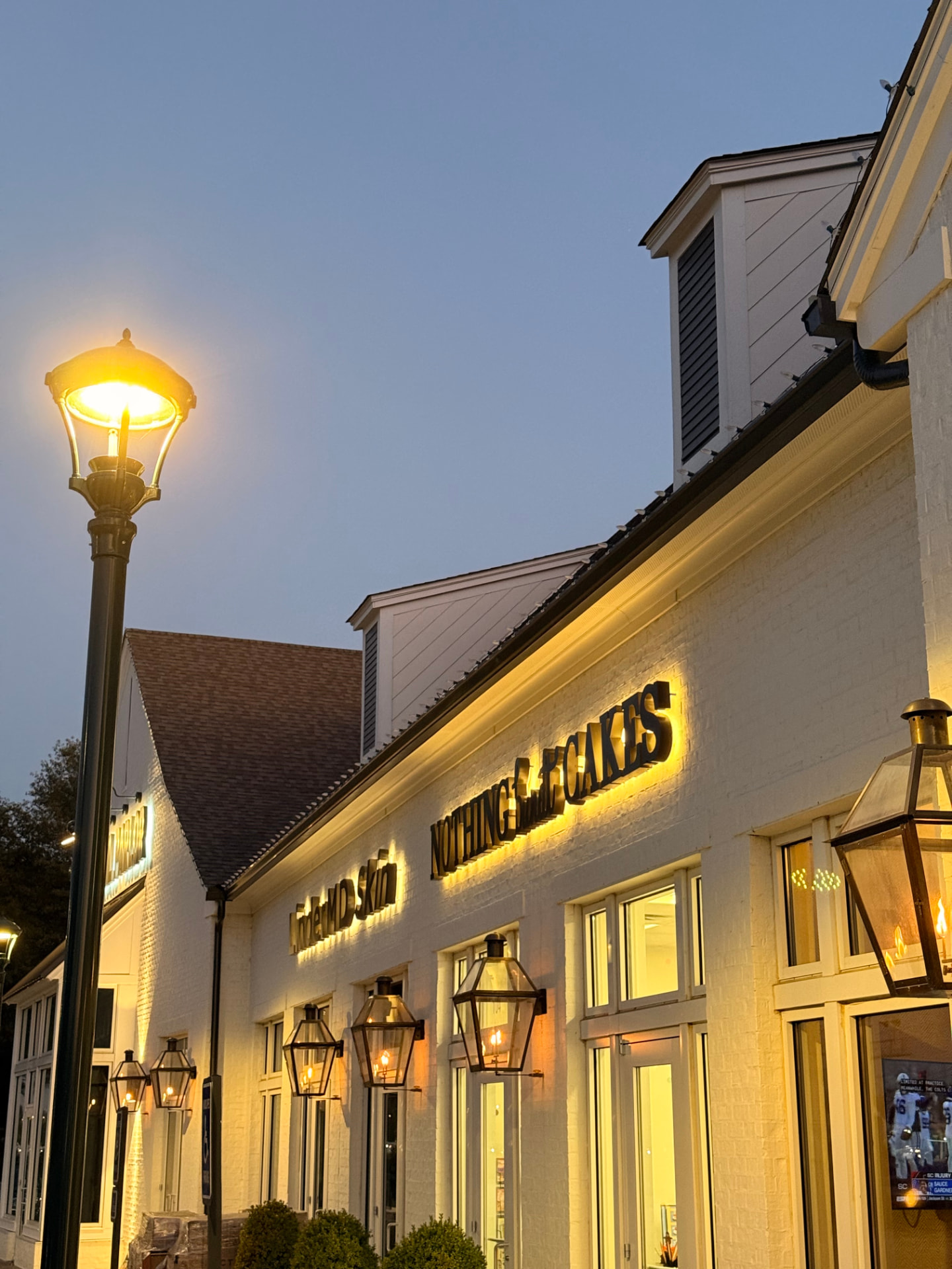 Commercial storefront with professionally installed Christmas roofline lighting